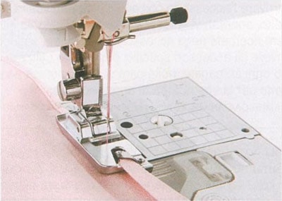 Narrow Hemmer Foot 7mm F002N