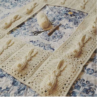 096 Bunny Cable Blanket
