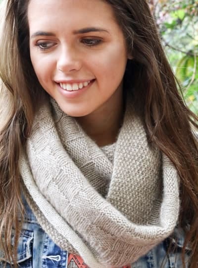 061 Infinity Scarf 2ply with 8ply